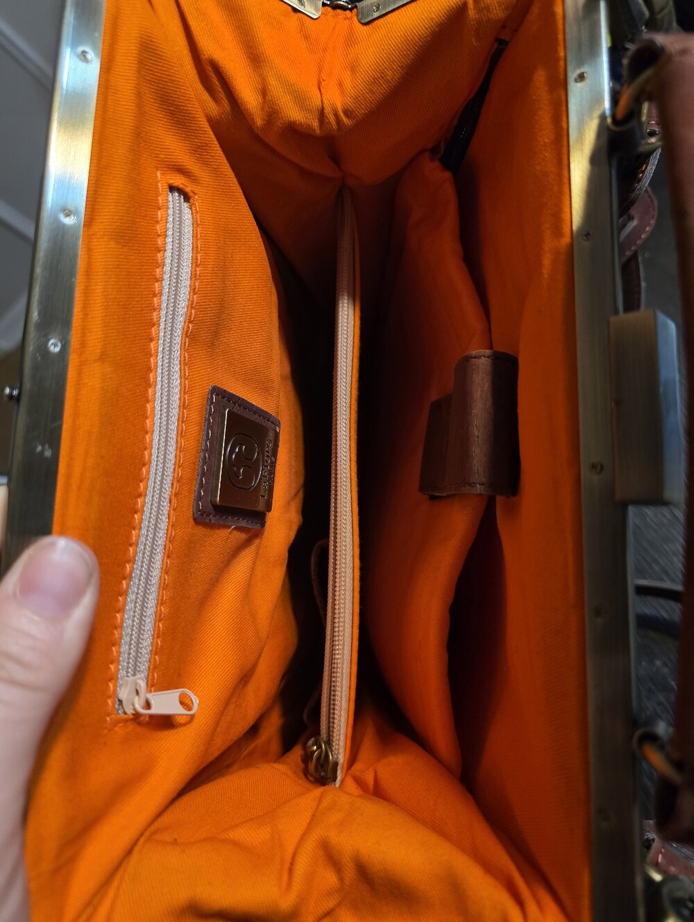 NWOT LaFlore Bobobark Convertible Backpack - Picture 8 of 16